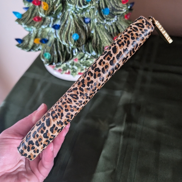 Tory Burch Robinson Leopard Print Long Zip Round Wallet - Picture 7 of 11